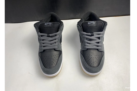 Dunk AR0778-001 Nike SB Low Dark Black Grey Gum 0713